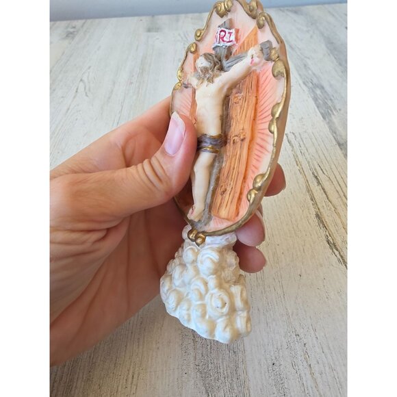 Vintage Jesus crucifix statue religious figurine decor - Picture 2 of 6